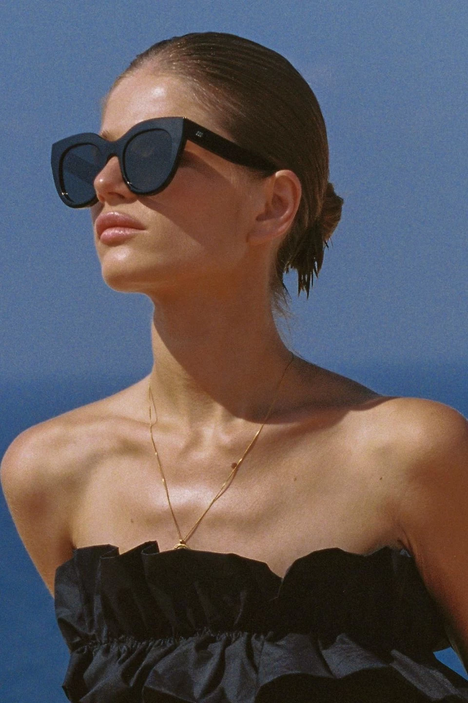 Le Specs Air Heart Cat Eye Black Gold Khaki Lens Sunglasses 4 Le Specs Air Heart Cat Eye Black Gold Khaki Lens Sunglasses - Image 2