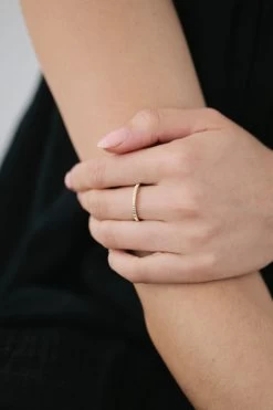 Lines Silver Medium Ring -Fashion Clothing Store 4 a10d3540 bea8 4f39 a25e 5f5f01bb83f3