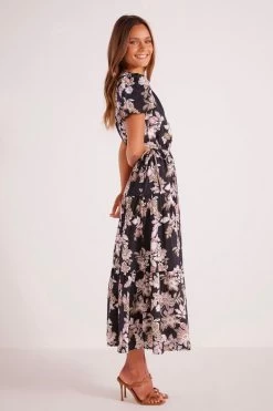 Willow Black Floral SS Midi Dress 12 Willow Black Floral SS Midi Dress -Fashion Clothing Store 59EC2023 258C 4484 A983 76357340A83B 1 105 c