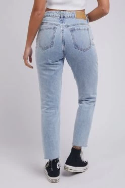 Monica Light Blue Mom Jean 12 Monica Light Blue Mom Jean -Fashion Clothing Store 6093215.LBU 3 1800x1800 1 d89c661f e099 4f7c b439 fb8d92ce2feb