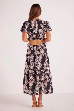 Willow Black Floral SS Midi Dress 13 Willow Black Floral SS Midi Dress -Fashion Clothing Store 917F8946 1461 442E 9A8E 38F23B147AB7 1 105 c