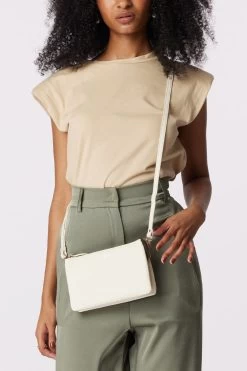 Tilly Crossbody Vintage White Leather Bag 7 Tilly Crossbody Vintage White Leather Bag -Fashion Clothing Store SabenAW23ModelTillyVintageWhite 1 1