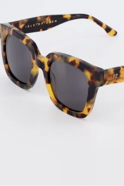 Maleika Tortoise Sunglasses 9 Maleika Tortoise Sunglasses -Fashion Clothing Store maleika tortoise closeup