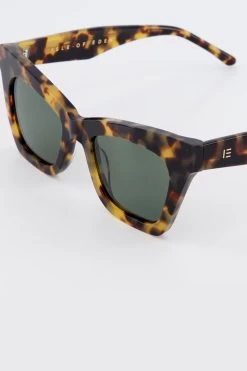 Sienna Tortoise Sunglasses 9 Sienna Tortoise Sunglasses -Fashion Clothing Store sienna tortoise closeup