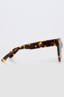 Wynnie Sunglasses Tortoise 11 Wynnie Sunglasses Tortoise -Fashion Clothing Store wynnie tort side