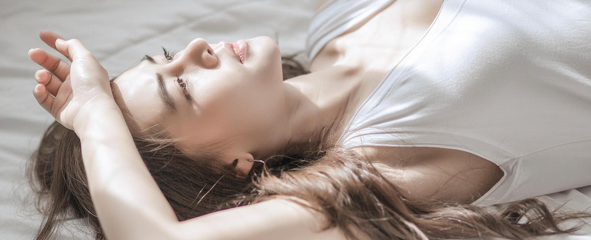 Fashion Clothing Store -Fashion Clothing Store girl 6687144 1920